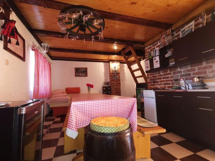 Apartmán Ivona - Kuca Za Odmor Perusic - Stara Lika Exteriér fotografie